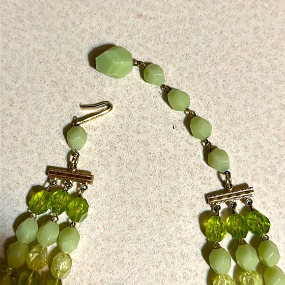W Germany 3 strand multi shaped faceted beaded necklace. Shades of green (661) - Picture 3 of 6